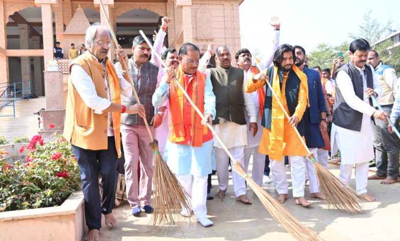 CM Vishnu Deo Sai: Chief Minister Vishnu Dev Sai cleaned the Shri Ram Temple premises by using a broom as part of the cleanliness campaign.