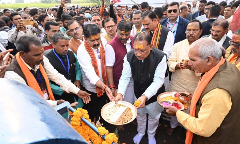 Jaggery Industry launch: Chief Minister Vishnu Dev Sai inaugurated the newly constructed jaggery industry in village Kusumghata of Kabirdham district.